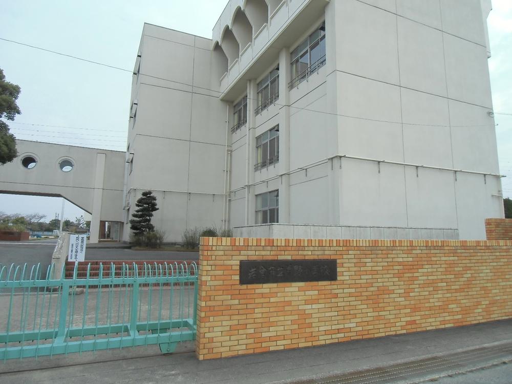 Primary school. Iwakura stand until the elementary school 767m