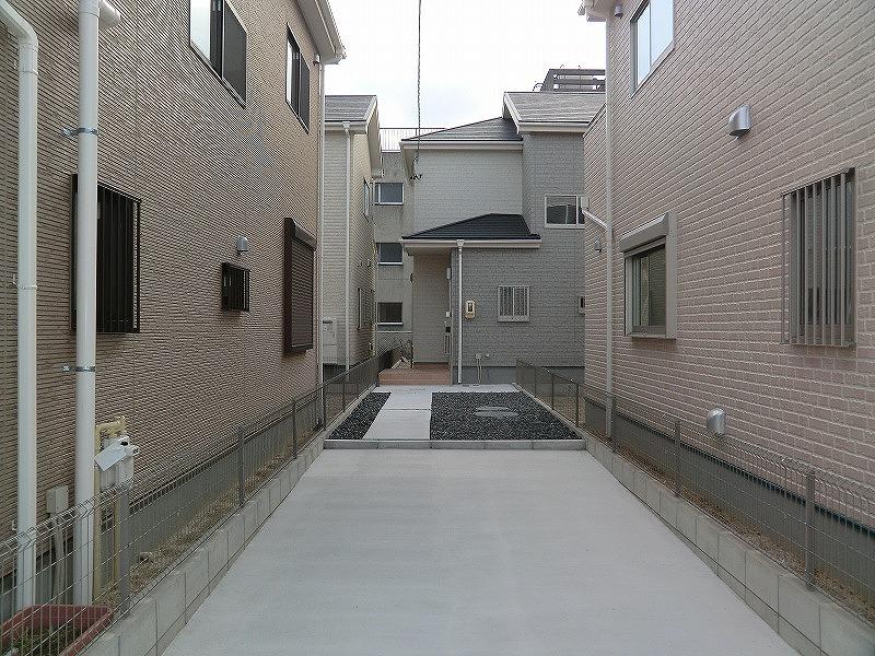 Parking lot. Local (12 May 2013) Shooting