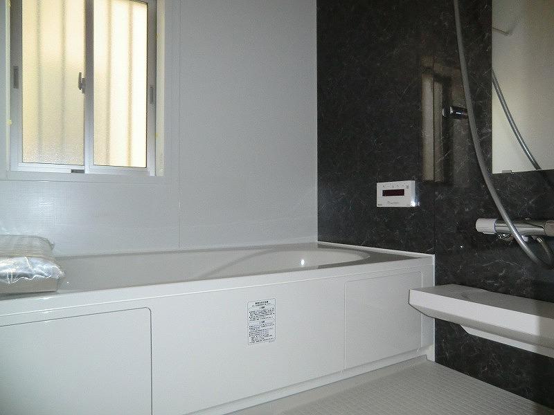 Bathroom. Local (12 May 2013) Shooting