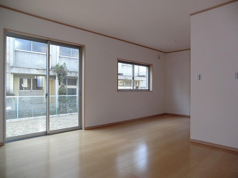 Living. Local (12 May 2013) Shooting