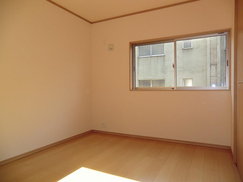 Non-living room. Local (12 May 2013) Shooting