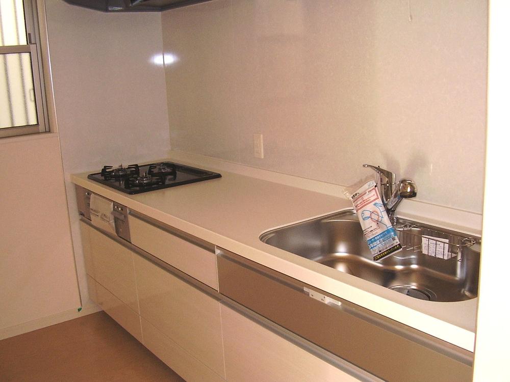 Kitchen. System kitchen with under-floor storage! 