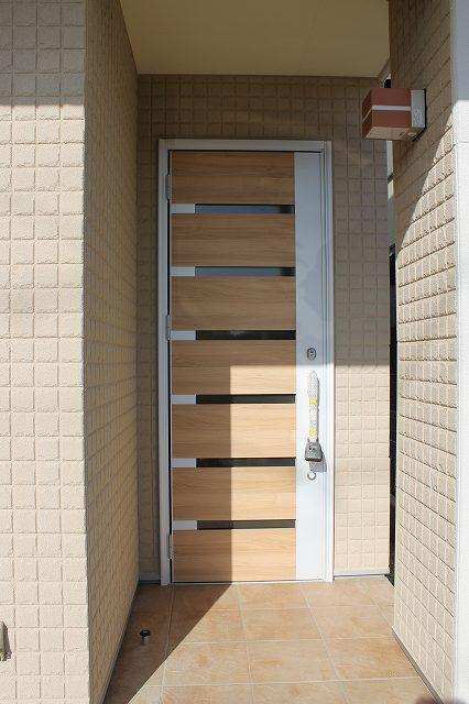 Entrance. East Building (December 2013) Shooting