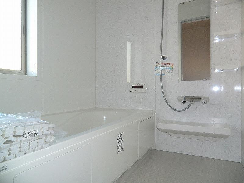 Bathroom. Local (12 May 2013) Shooting