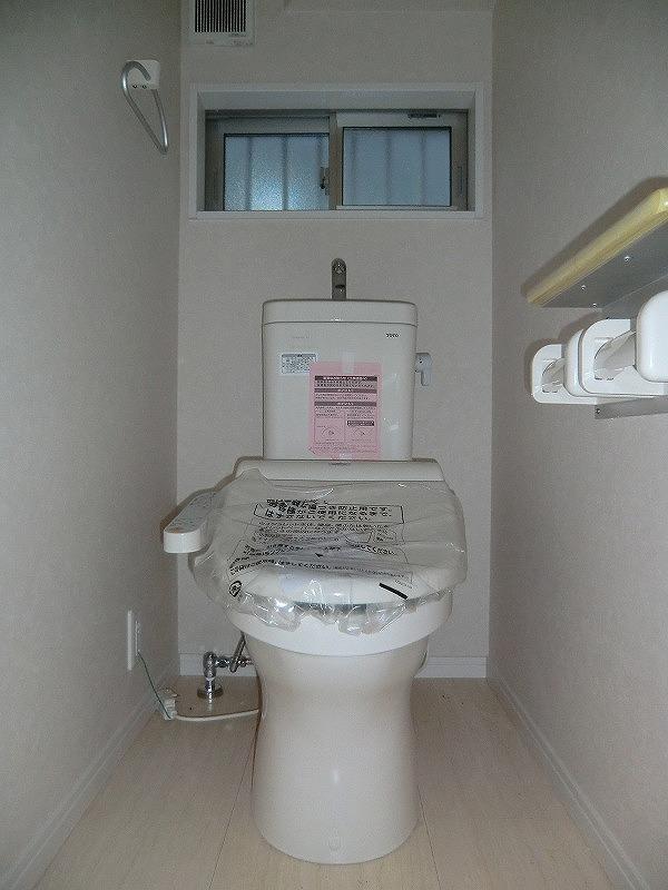 Toilet. Local (12 May 2013) Shooting