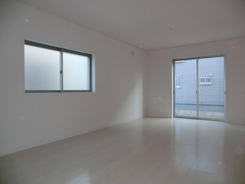 Living. Local (12 May 2013) Shooting