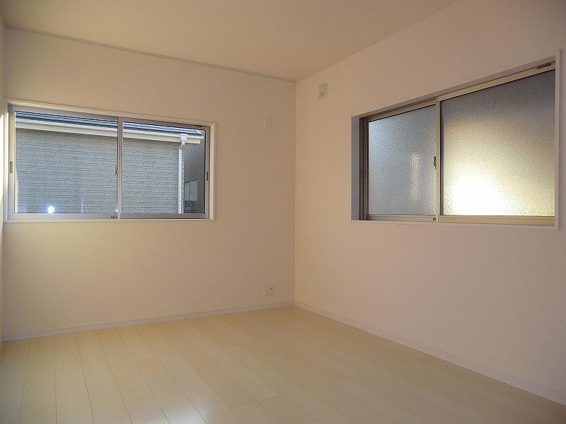 Non-living room. Local (12 May 2013) Shooting