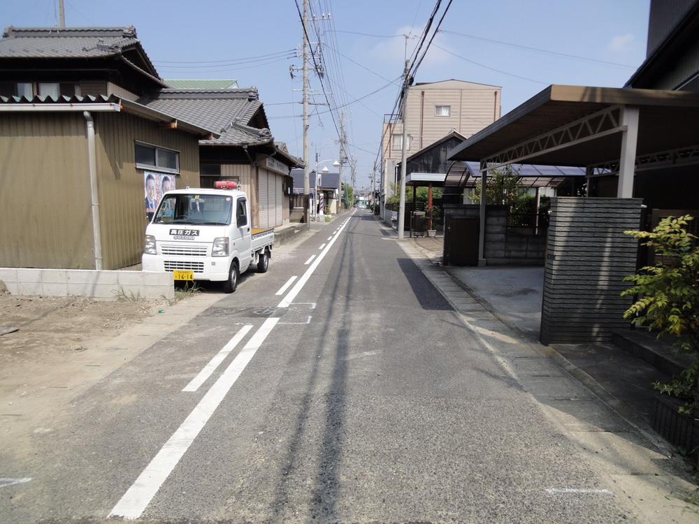 Local photos, including front road. (2013.9.13 shooting)