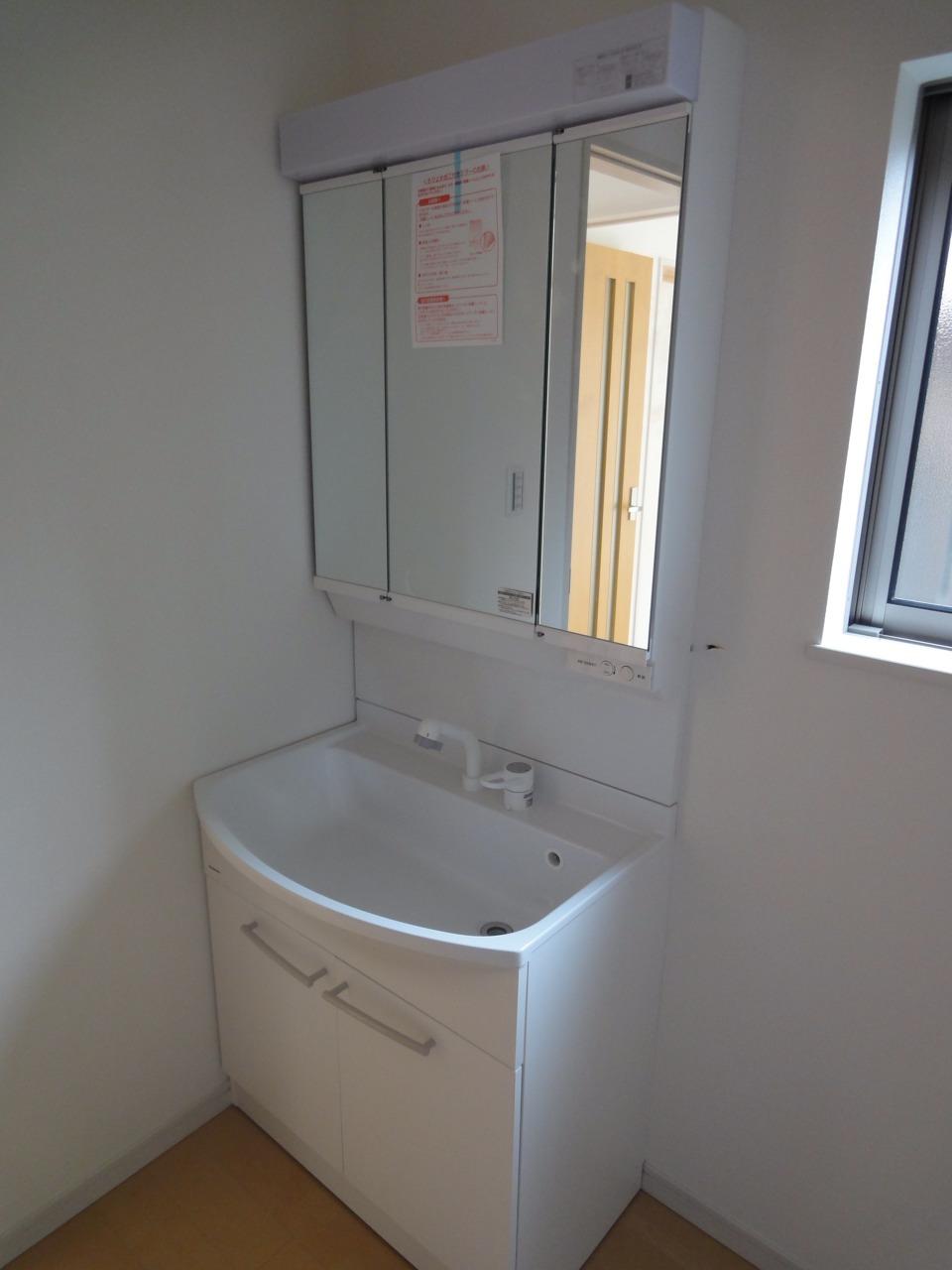 Wash basin, toilet. (2013.10.22 shooting)