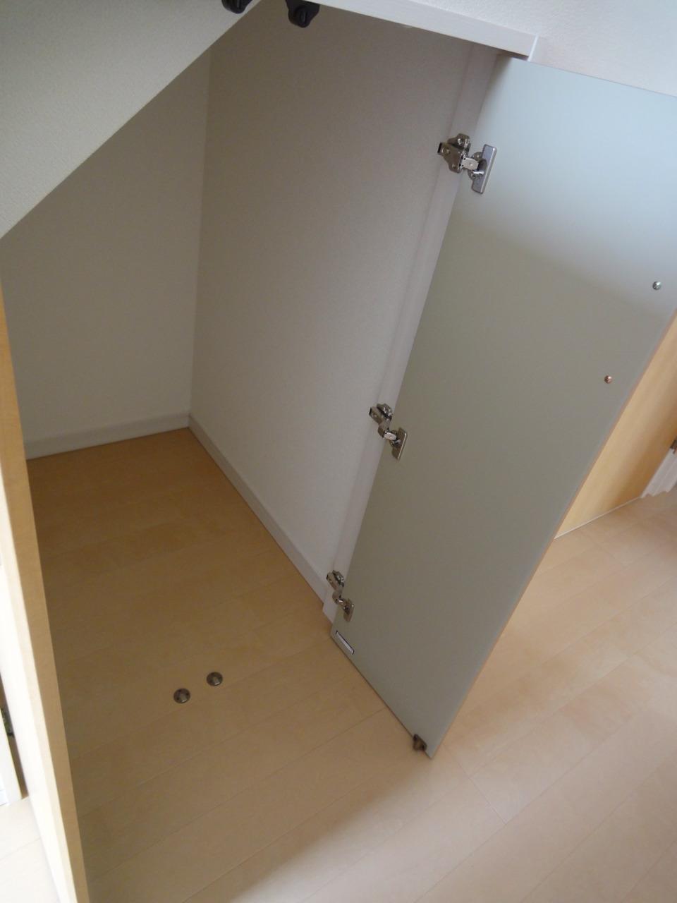 Receipt. Stairs Storage under (2013.10.22 shooting)