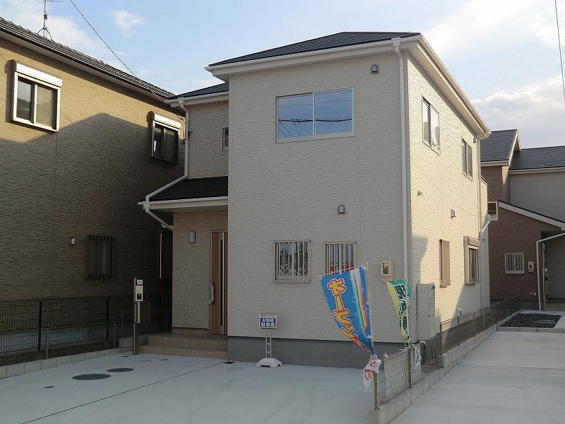 Local appearance photo. Local (12 May 2013) Shooting