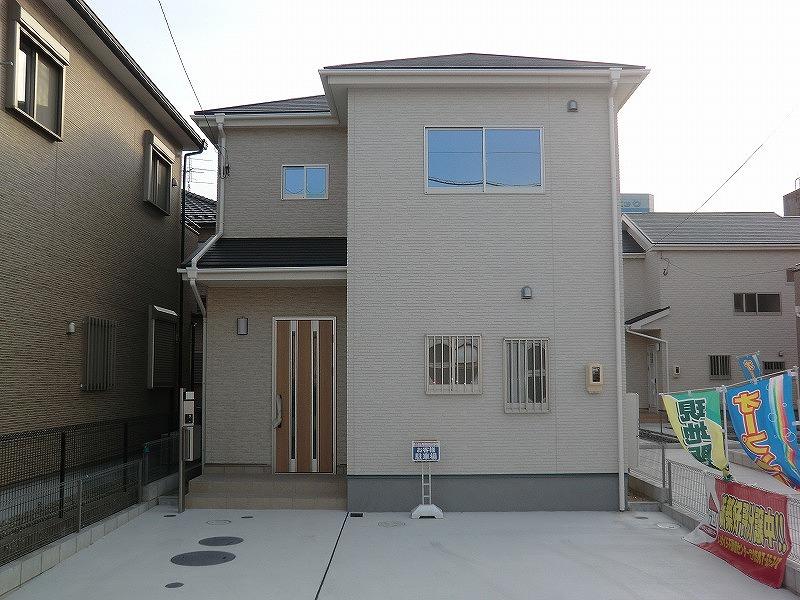 Local appearance photo. Local (12 May 2013) Shooting