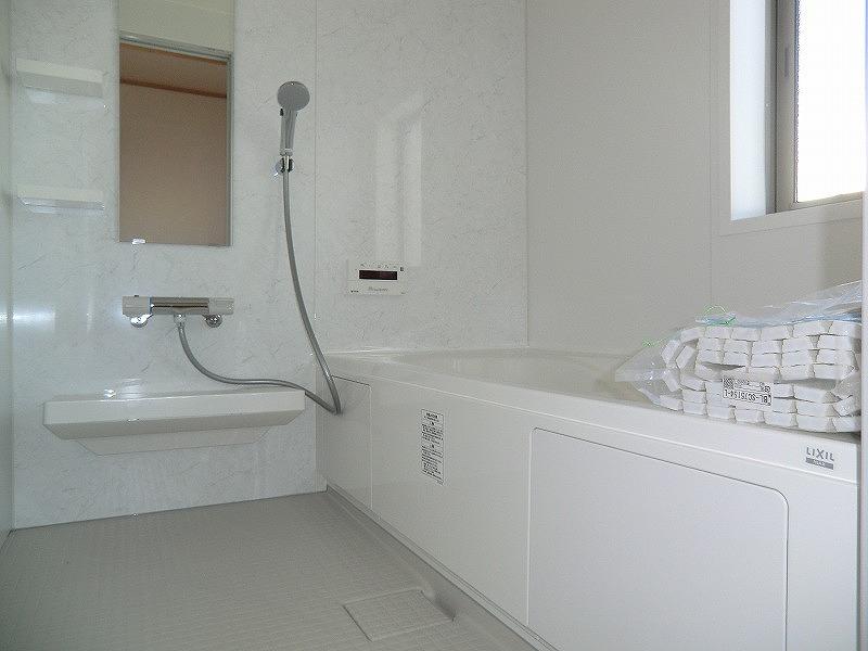 Bathroom. Local (12 May 2013) Shooting