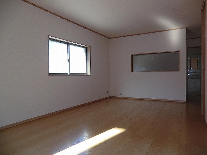 Living. Local (12 May 2013) Shooting