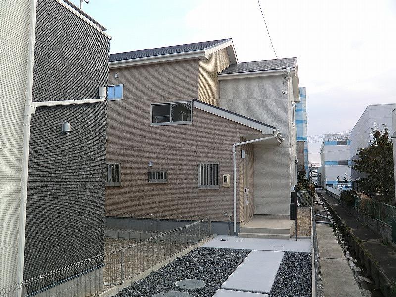 Local appearance photo. Local (12 May 2013) Shooting