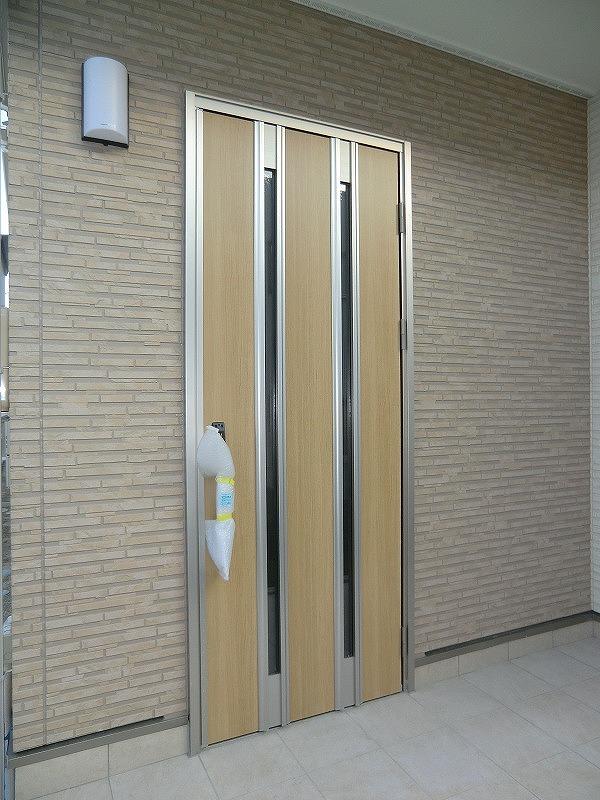 Entrance. Local (12 May 2013) Shooting