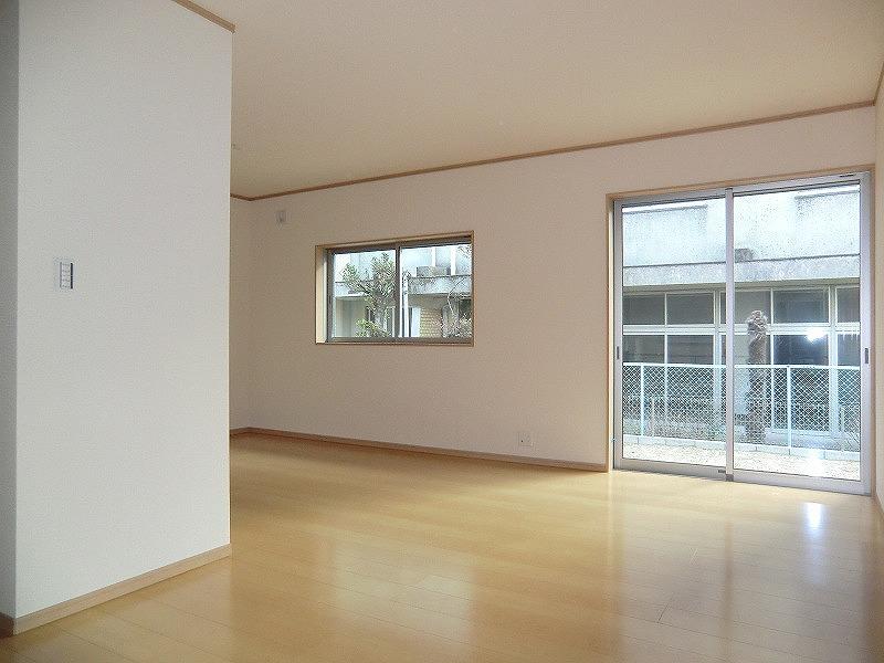 Living. Local (12 May 2013) Shooting