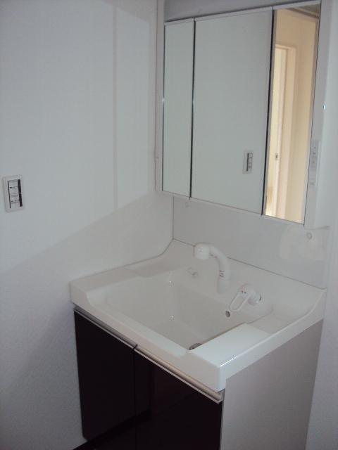 Wash basin, toilet. Indoor (June 2013) Shooting