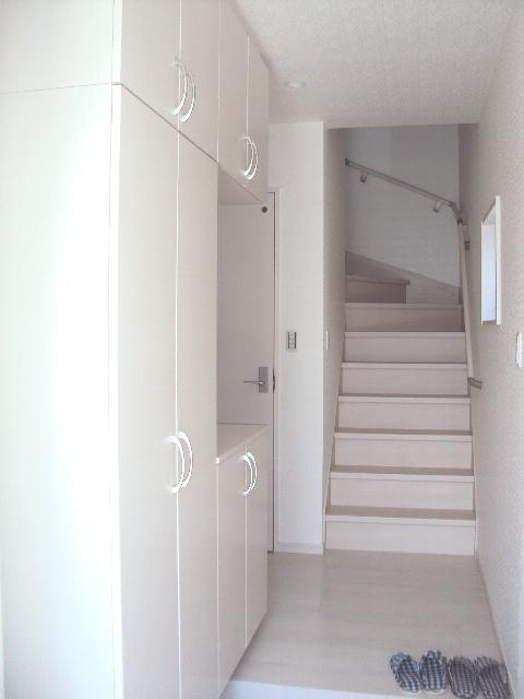 Entrance. Local (June 2013) Shooting