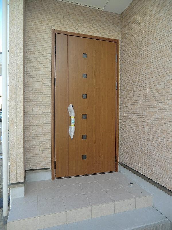 Entrance. Local (September 2013) Shooting