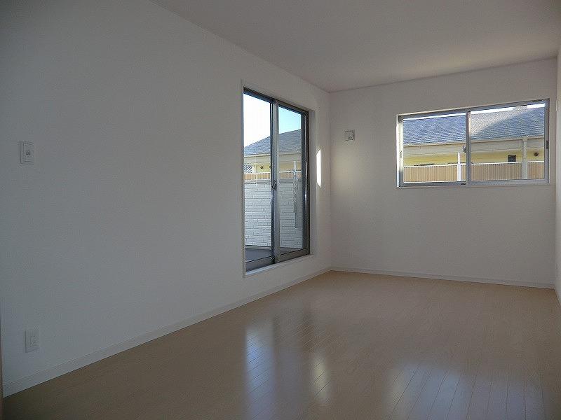 Non-living room. Local (September 2013) Shooting