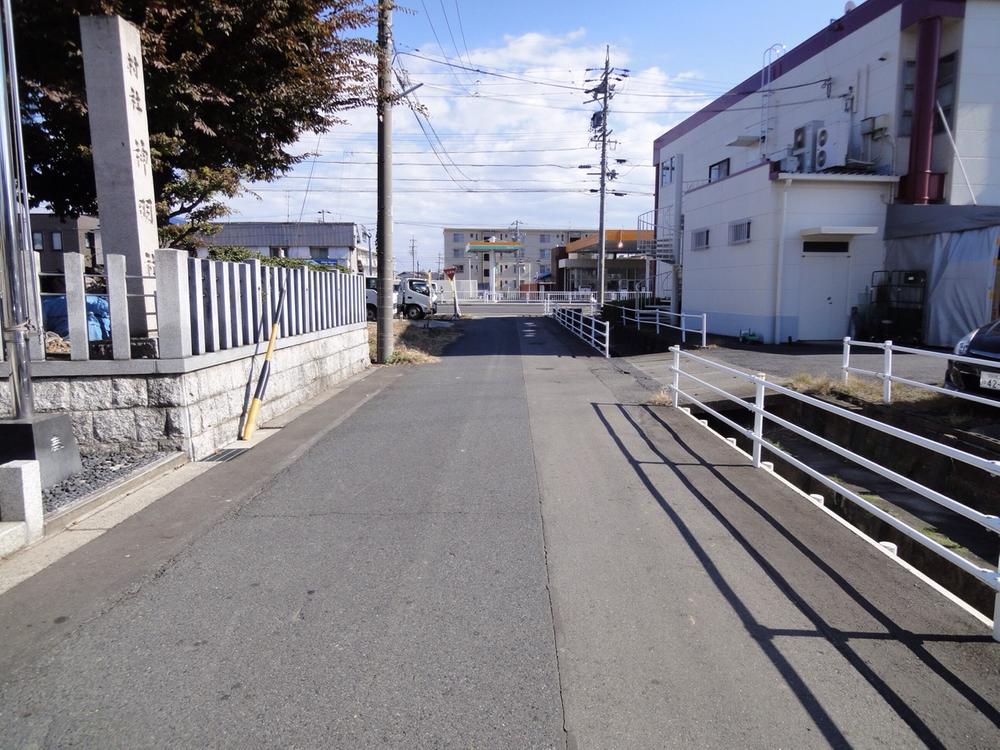 Local photos, including front road. (2013.11.19 shooting)