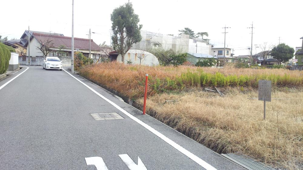 Local photos, including front road. Local (12 May 2013) Shooting