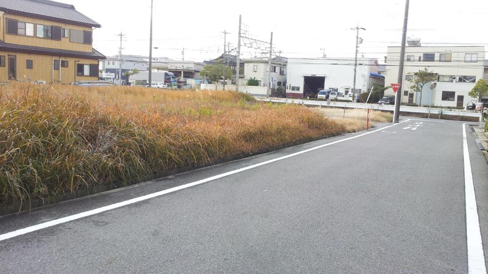 Local photos, including front road. Local (12 May 2013) Shooting