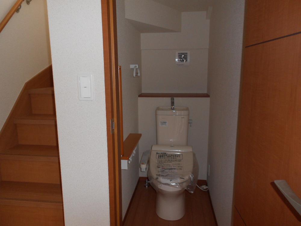 Toilet. Local (September 2013) Shooting Building 2