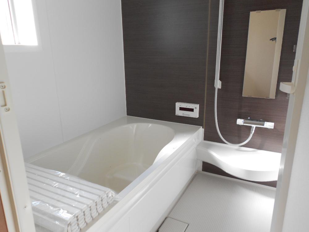 Bathroom. Local (September 2013) Shooting Building 2