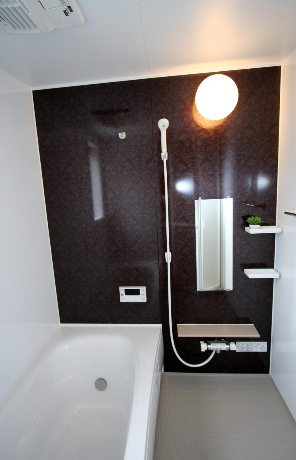 Bathroom.  [Building B bathroom] Care is easy Panasonic here Ticino