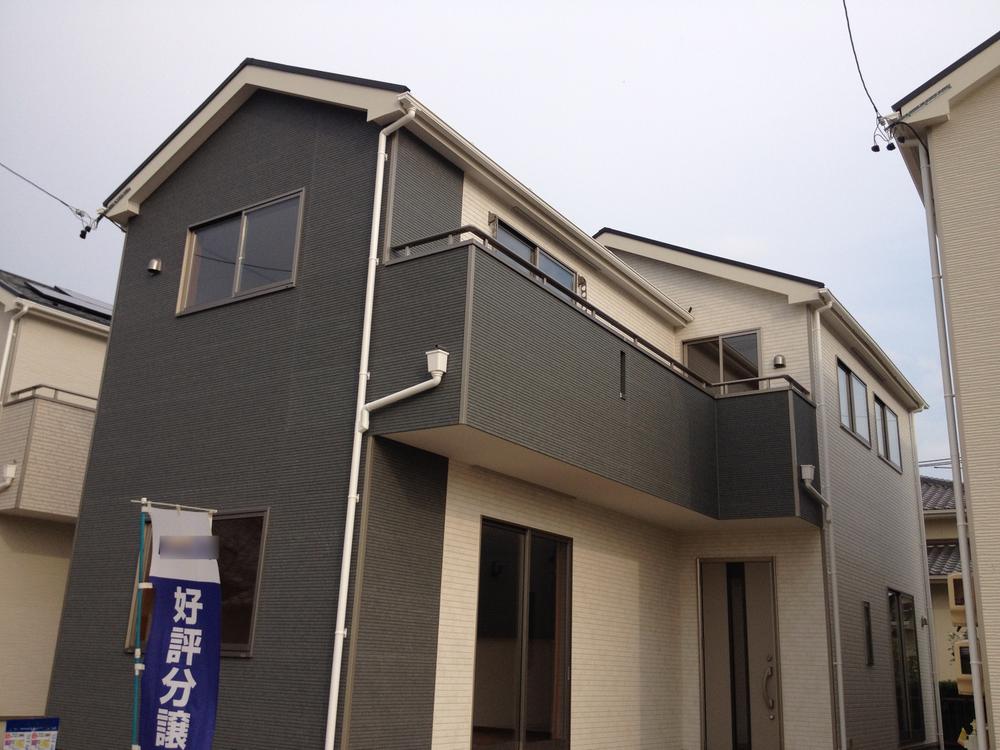 Local photos, including front road. Local (10 May 2013) Shooting Building 2