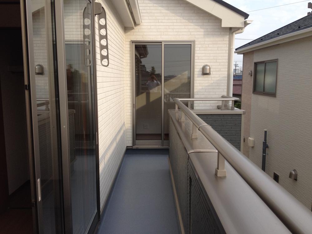 Balcony. Local (10 May 2013) Shooting Building 2