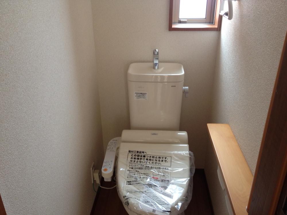 Toilet. Local (10 May 2013) Shooting Building 2