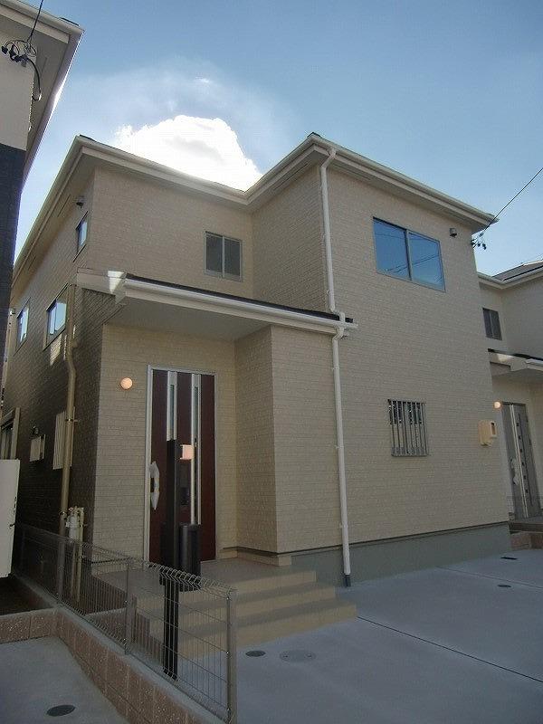 Local appearance photo. Local (12 May 2013) Shooting