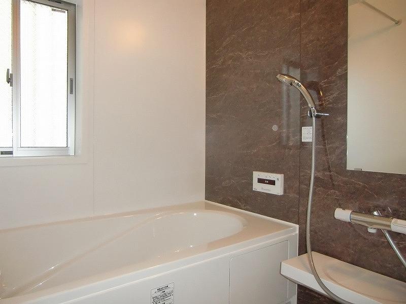 Bathroom. Local (12 May 2013) Shooting