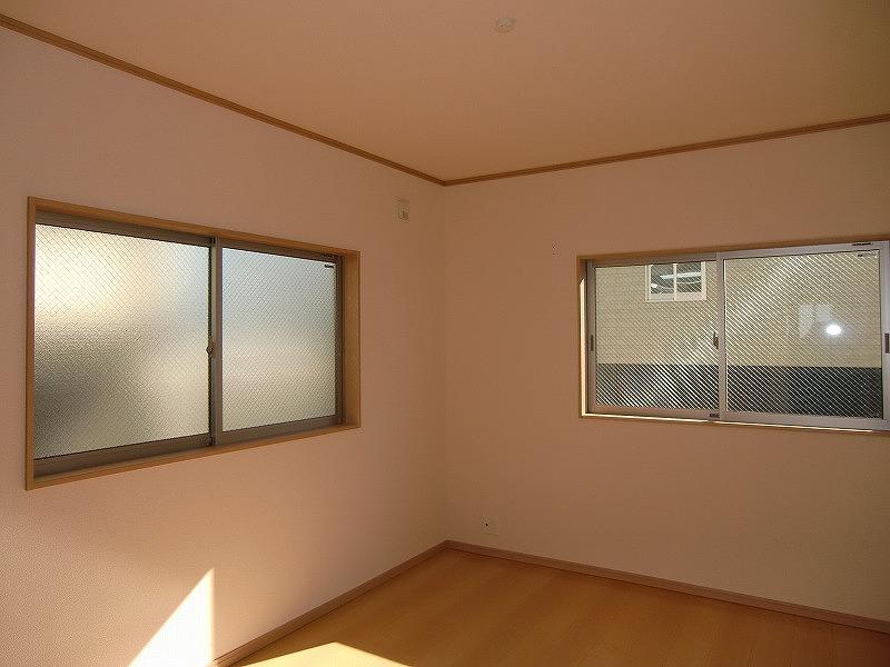 Non-living room. Local (12 May 2013) Shooting