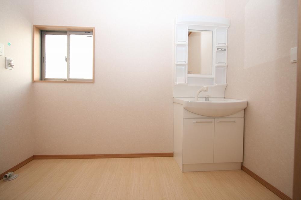 Wash basin, toilet. Indoor (11 May 2013) Shooting