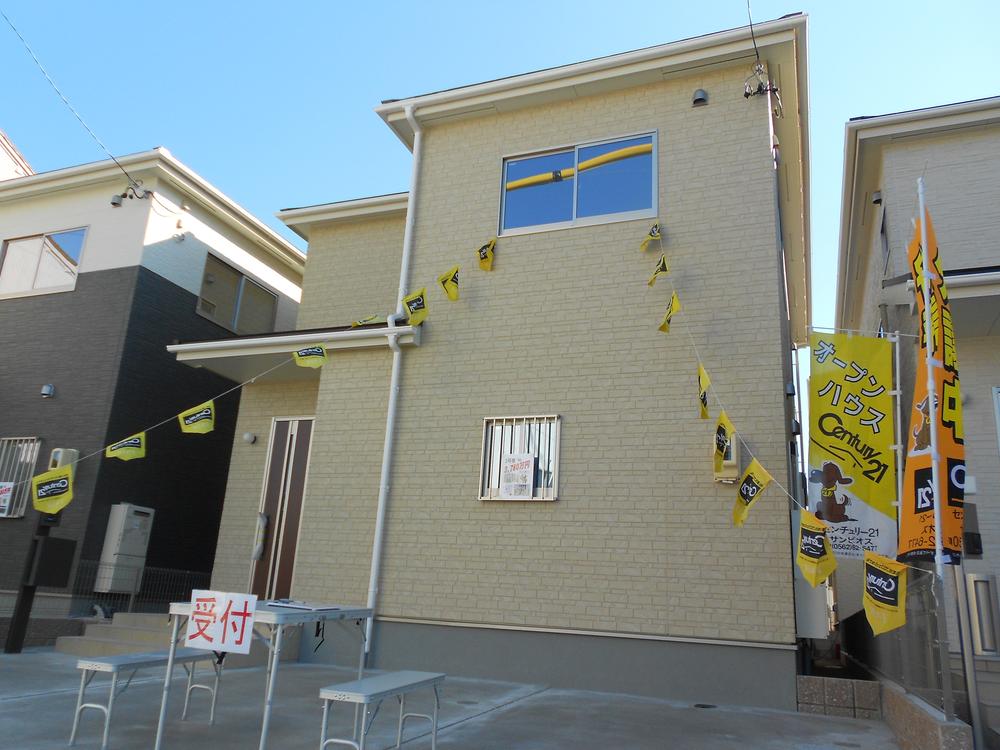 Local appearance photo. Local (11 May 2013) Shooting Building 2 completed