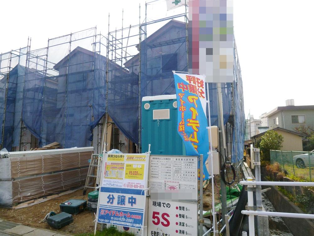 Local photos, including front road. Local (12 May 2013) shooting 1 Building