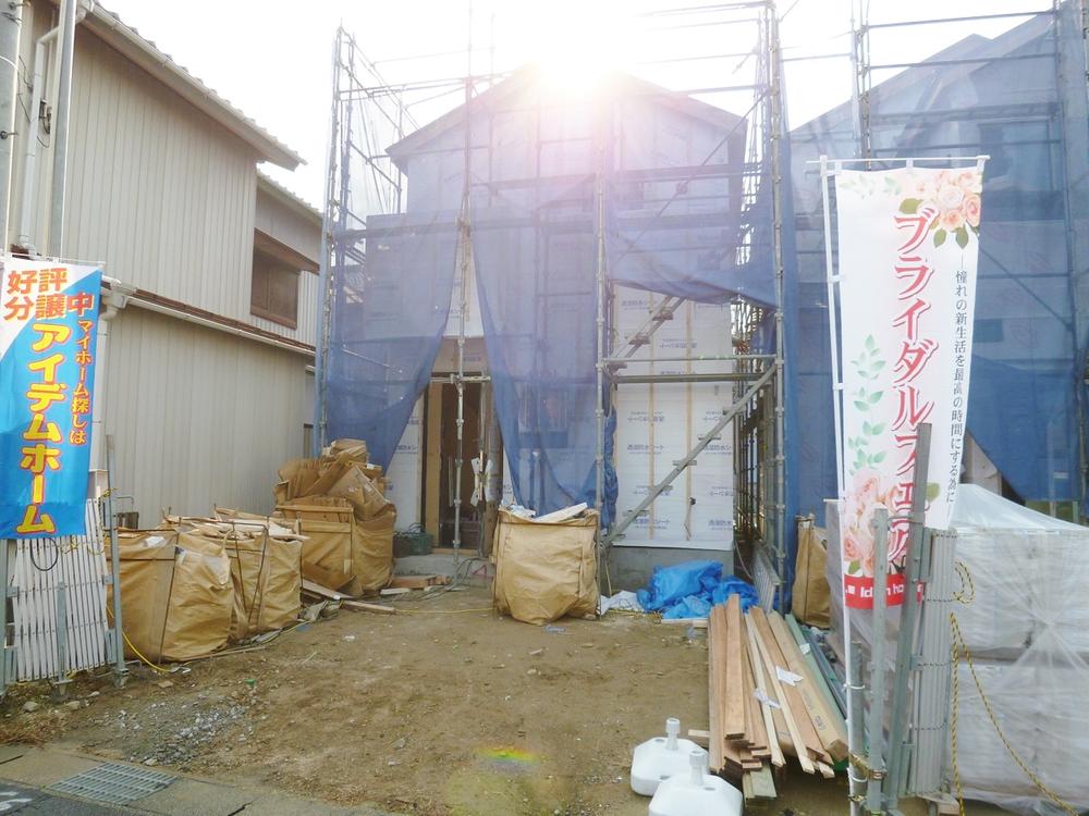 Local photos, including front road. Local (12 May 2013) shooting 4 Building