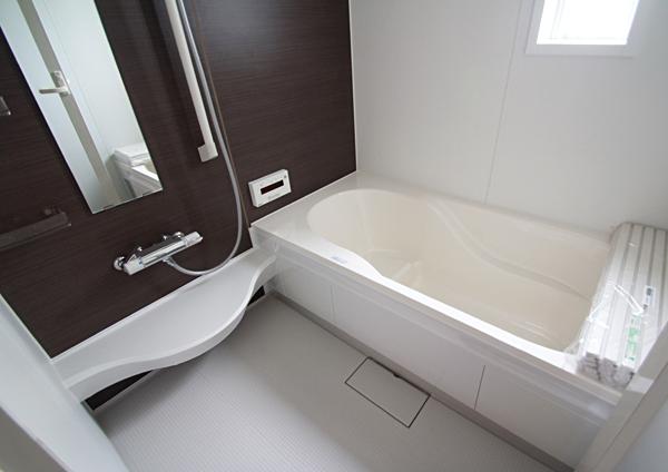 Bathroom. Bathroom one tsubo size. Bathroom Dryer, Reheating function with local 1 Building shooting (October 2013 shooting)