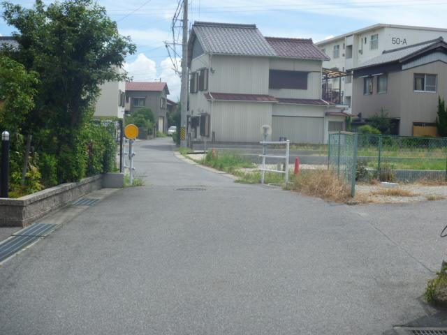 Local photos, including front road. Local (10 May 2013) Shooting