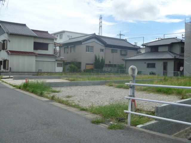 Local photos, including front road. Local (10 May 2013) Shooting The whole vacant lot
