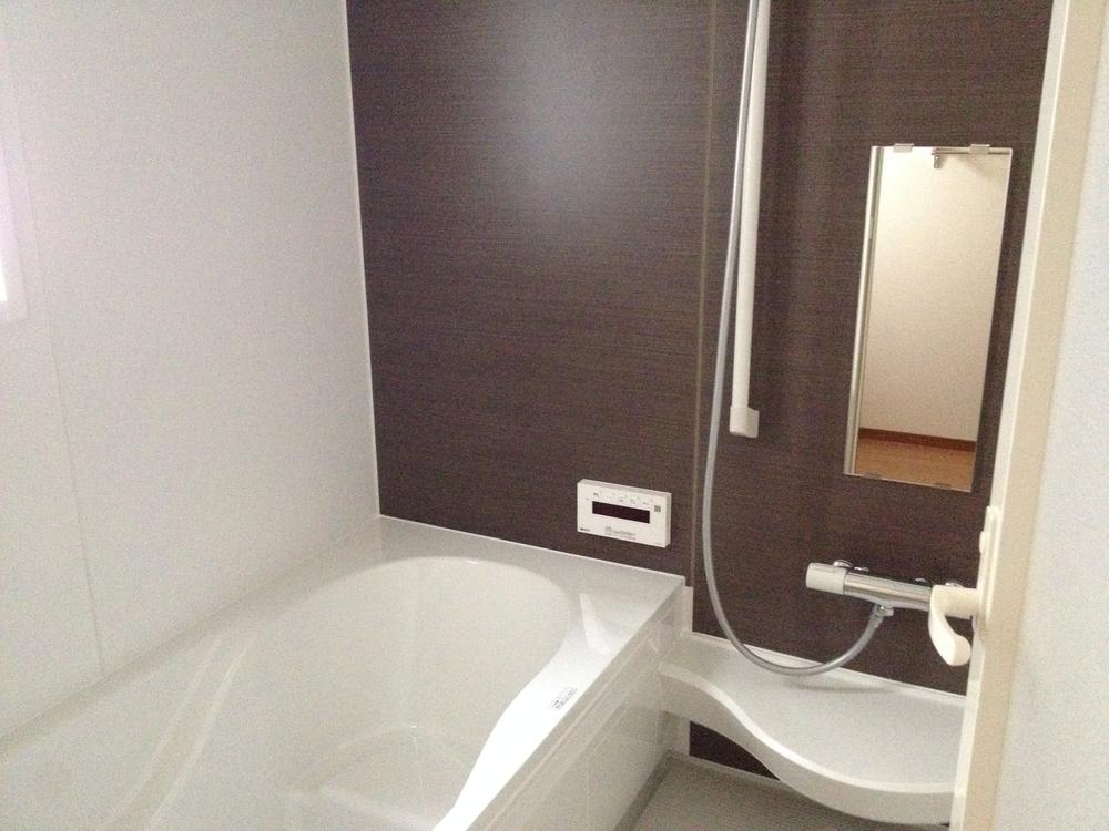 Bathroom. Local (10 May 2013) Shooting 1 Building