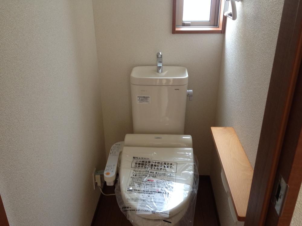 Toilet. Local (10 May 2013) Shooting 1 Building