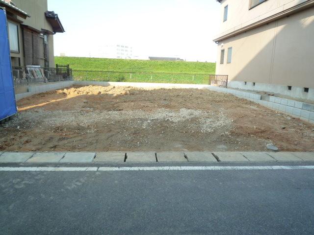 Local appearance photo. Local (11 May 2013) Shooting