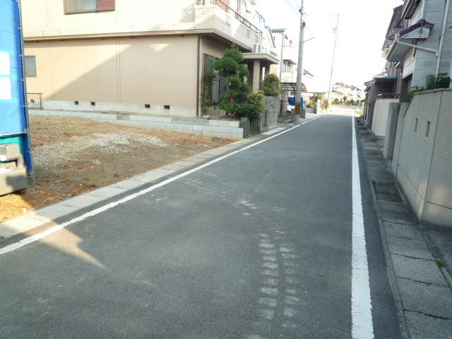 Local photos, including front road. Local (11 May 2013) Shooting