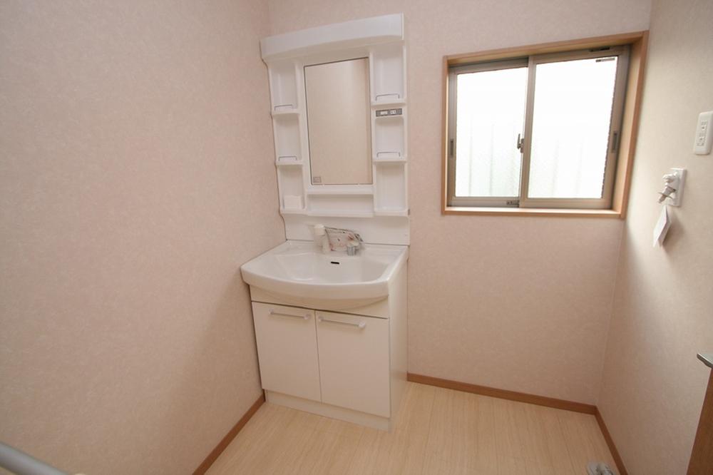 Wash basin, toilet. Indoor (11 May 2013) Shooting