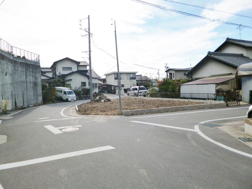 Local photos, including front road. Local (12 May 2013) Shooting